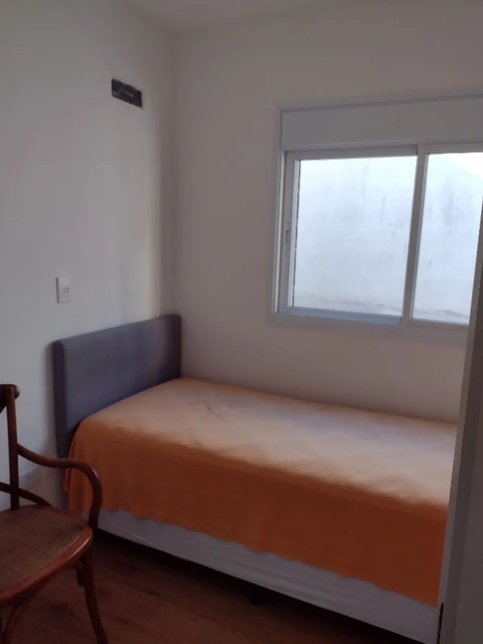 Cabeceira estofada para cama de solteiro
