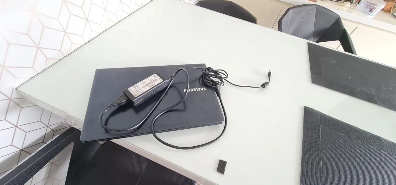 Notebook Samsung NP470R4E-KD1BR 14", i5, 4GB, HD 500GB - Operacional Excelente