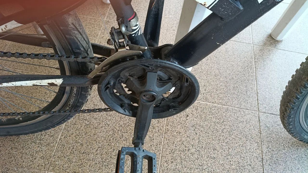 Bicicleta 24 v aro 26 com amortecedor  - Foto 3
