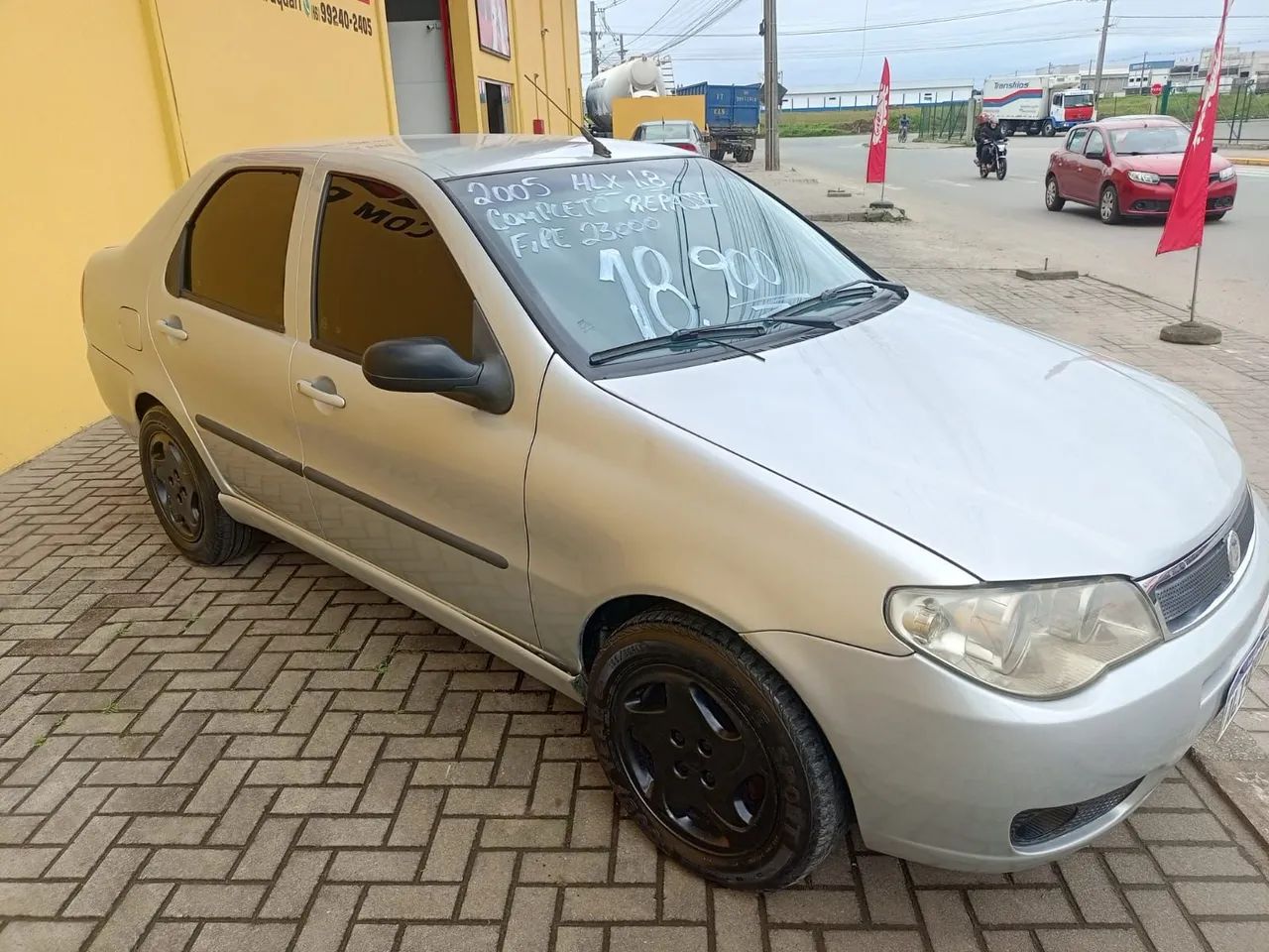 Fiat Siena Siena HLX 1.8 mpi Flex 8V 4p 2005
