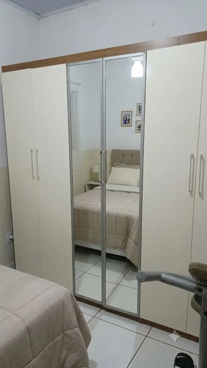 GUARDA-ROUPA GRANDE DE CASAL COM ESPELHO GRANDE 