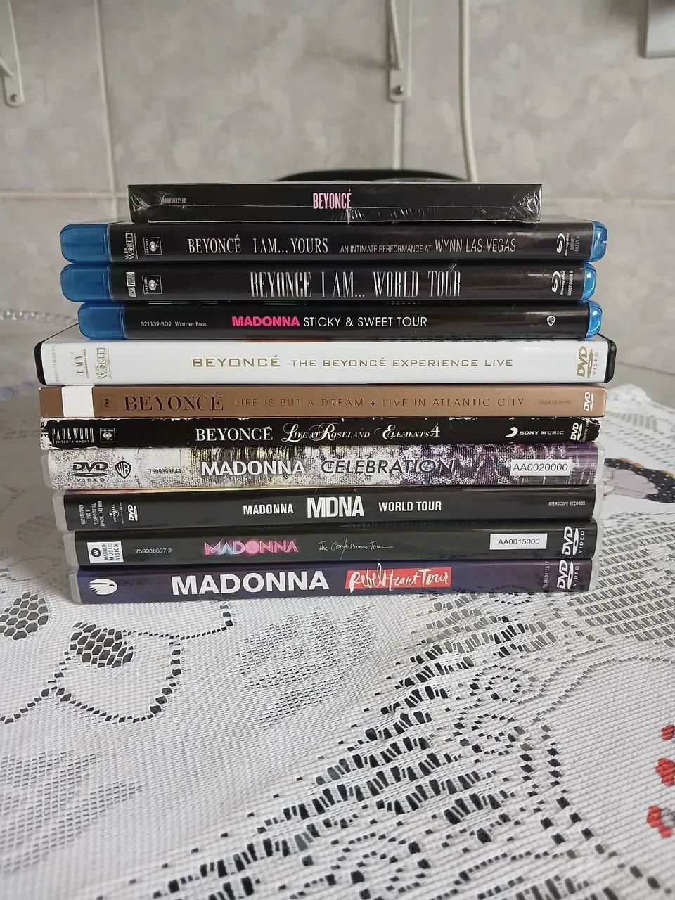 Lote de dvds e shows musicais - CDs, DVDs etc - Vila Maceno, São