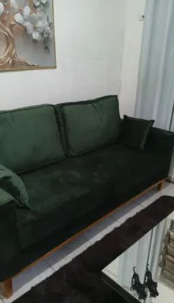 Sofá verde escuro veludo 3 lugares - Foto 2