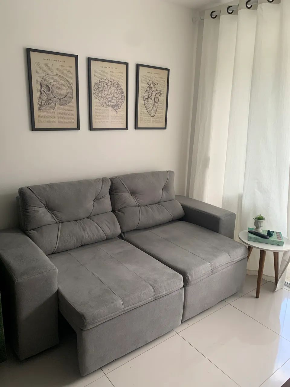 Sofá retrátil cinza 