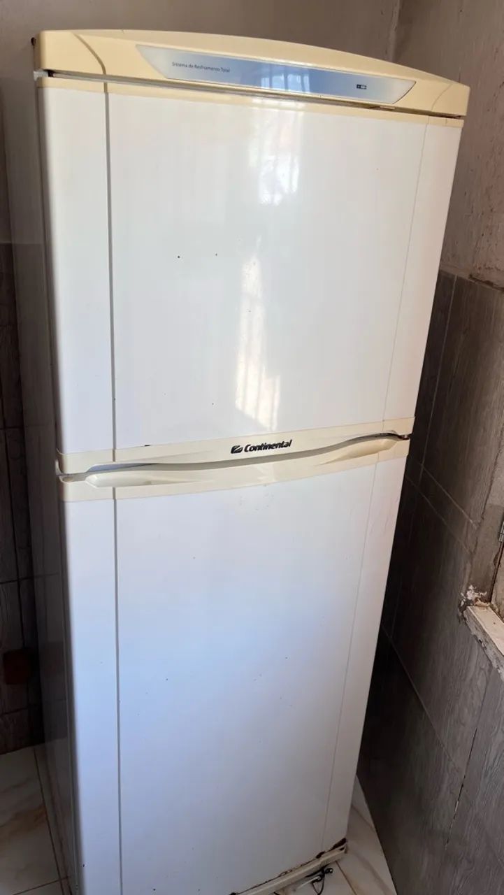 Vendo geladeira USADA