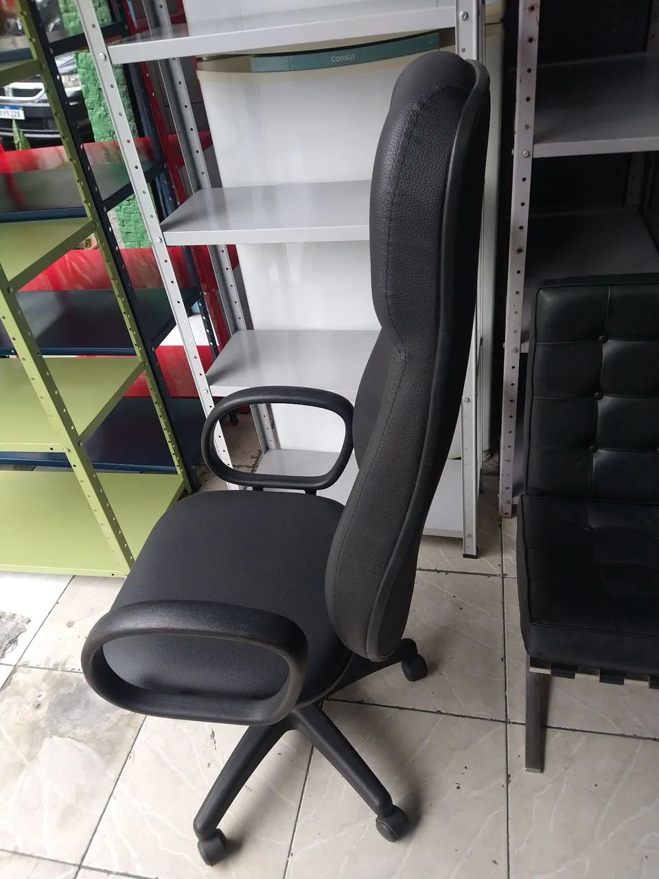 Cadeira Presidente reformada  - Foto 3