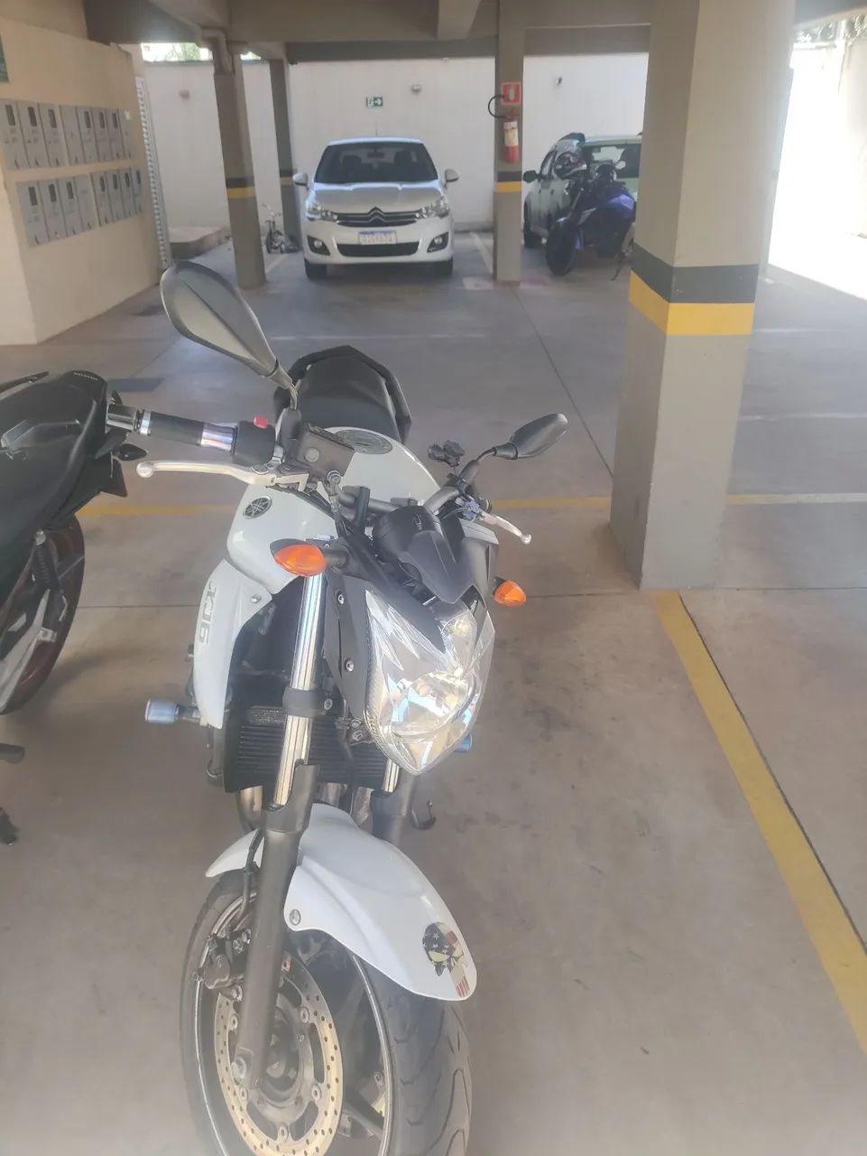 XJ6n ano 2012 com 2026 pago 2 pneu bom 