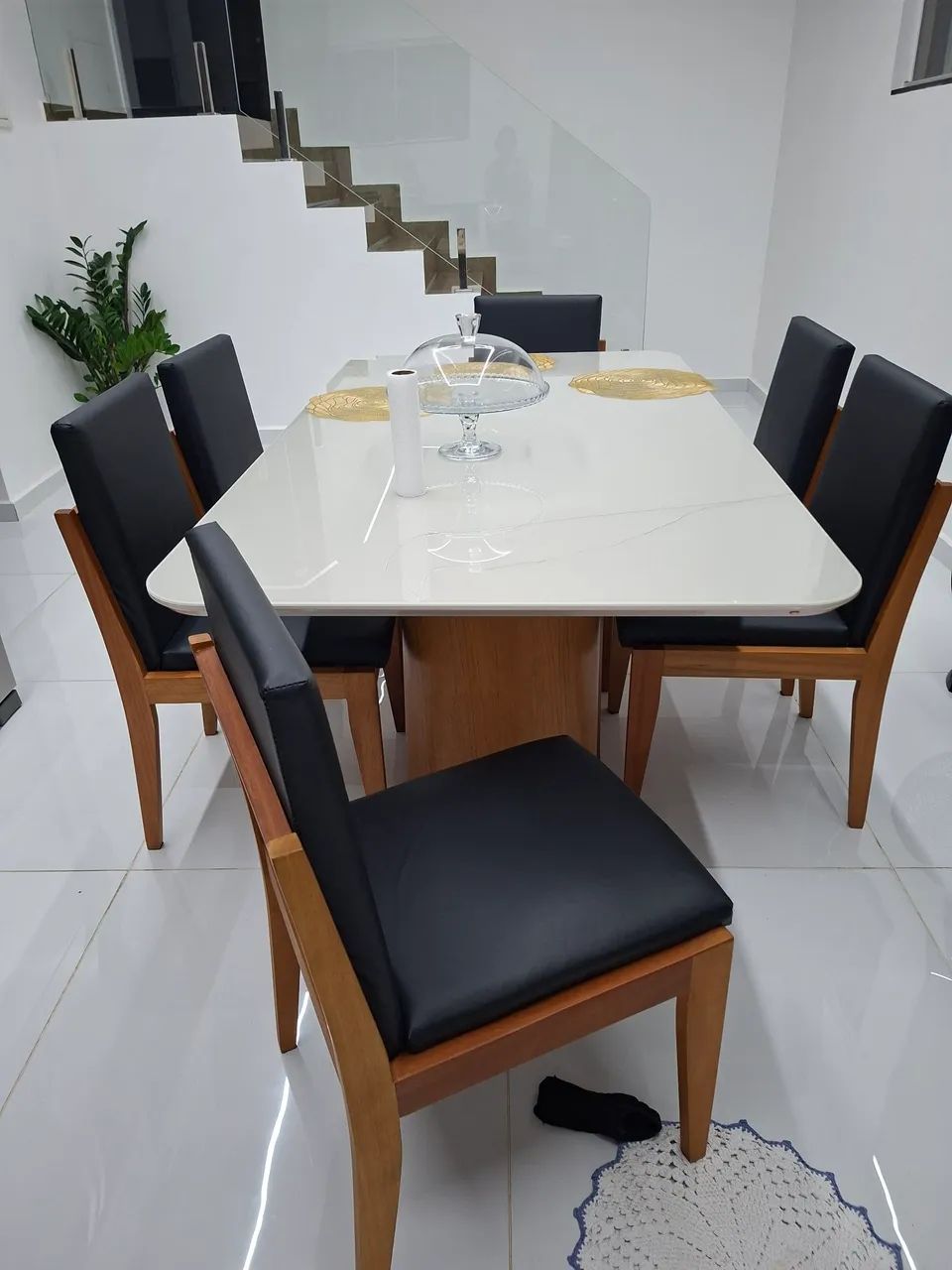Mesa com 6 cadeiras 