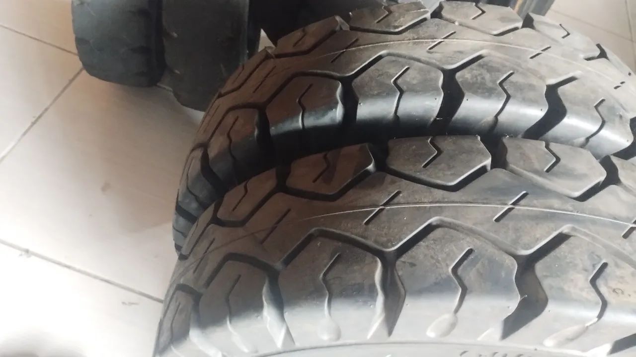 Pneus empilhadeira  - Foto 5