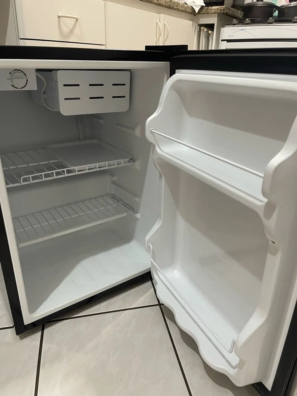 Frigobar 68 litros Philco PFG85PL - Foto 3