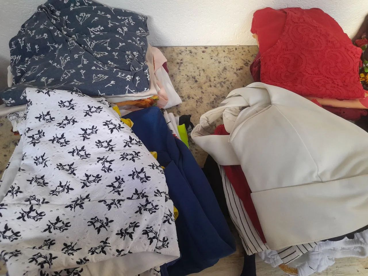 Calças, blusas, macaquitos e vestidos  - Foto 3