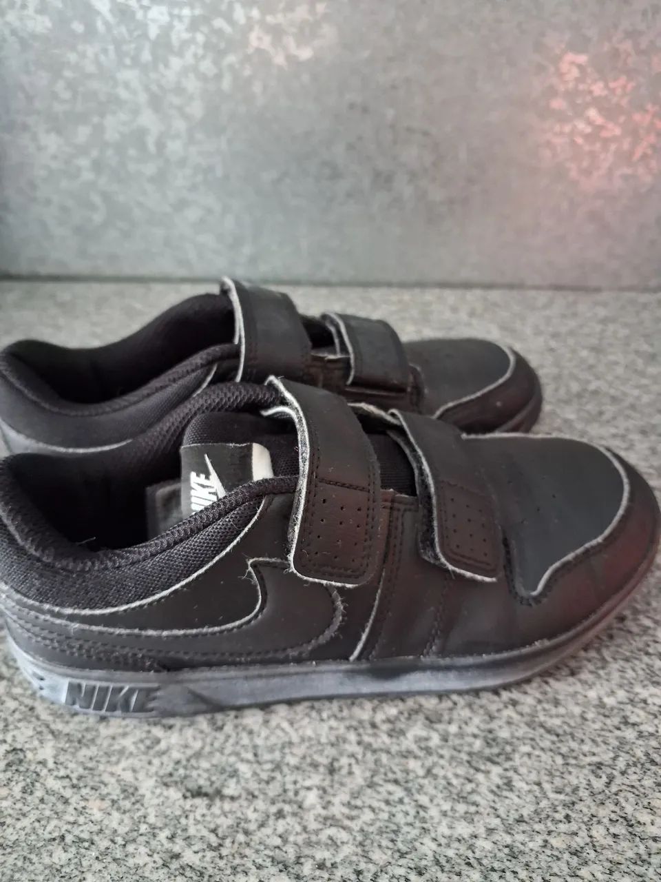 Tênis Nike Preto pra escolas - Foto 2