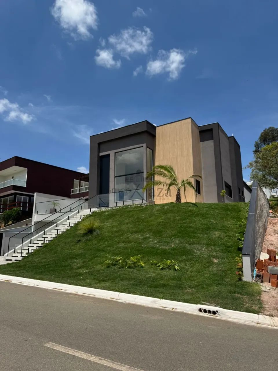 Casa em Condomínio - Machadinho - 4 Dormitórios - 255m².