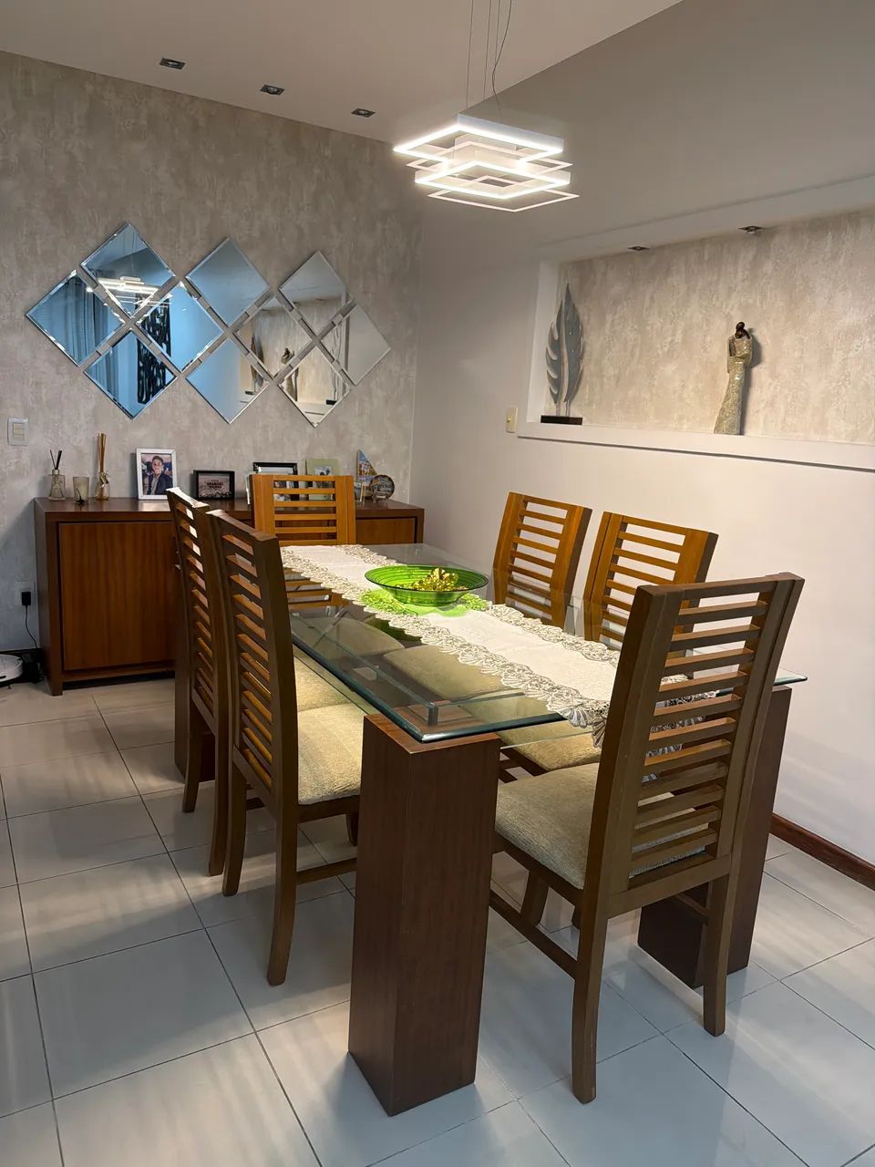 Mesa atemporal 6 cadeiras 