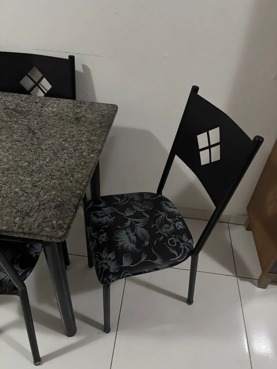 Mesa de cozinha com 4 cadeiras - Foto 3