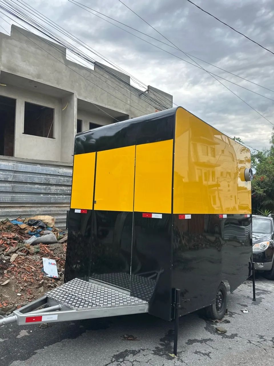 Treiler 3x2 funcional, acabamento prêmio