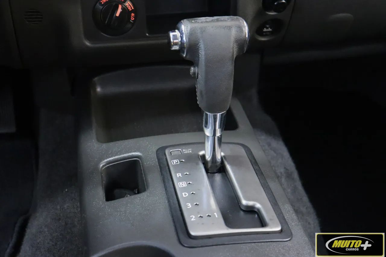 Nissan Frontier SEL CD 4X4 2.5 TB Diesel Aut. 2013 - Foto 8