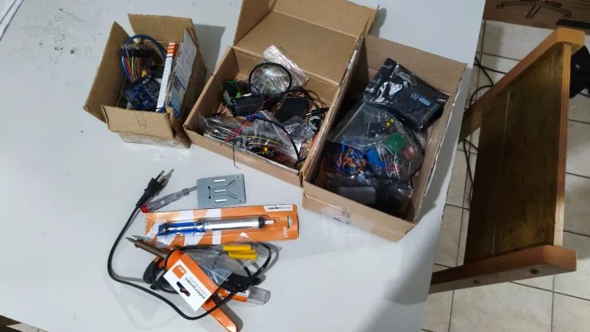 Lote Laboratório Eletrônica Arduino ESP32 IoT com 3 Caixas Componentes e Ferramentas