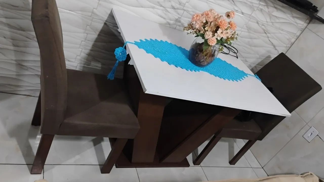Conjunto de mesa com cadeia  - Foto 2