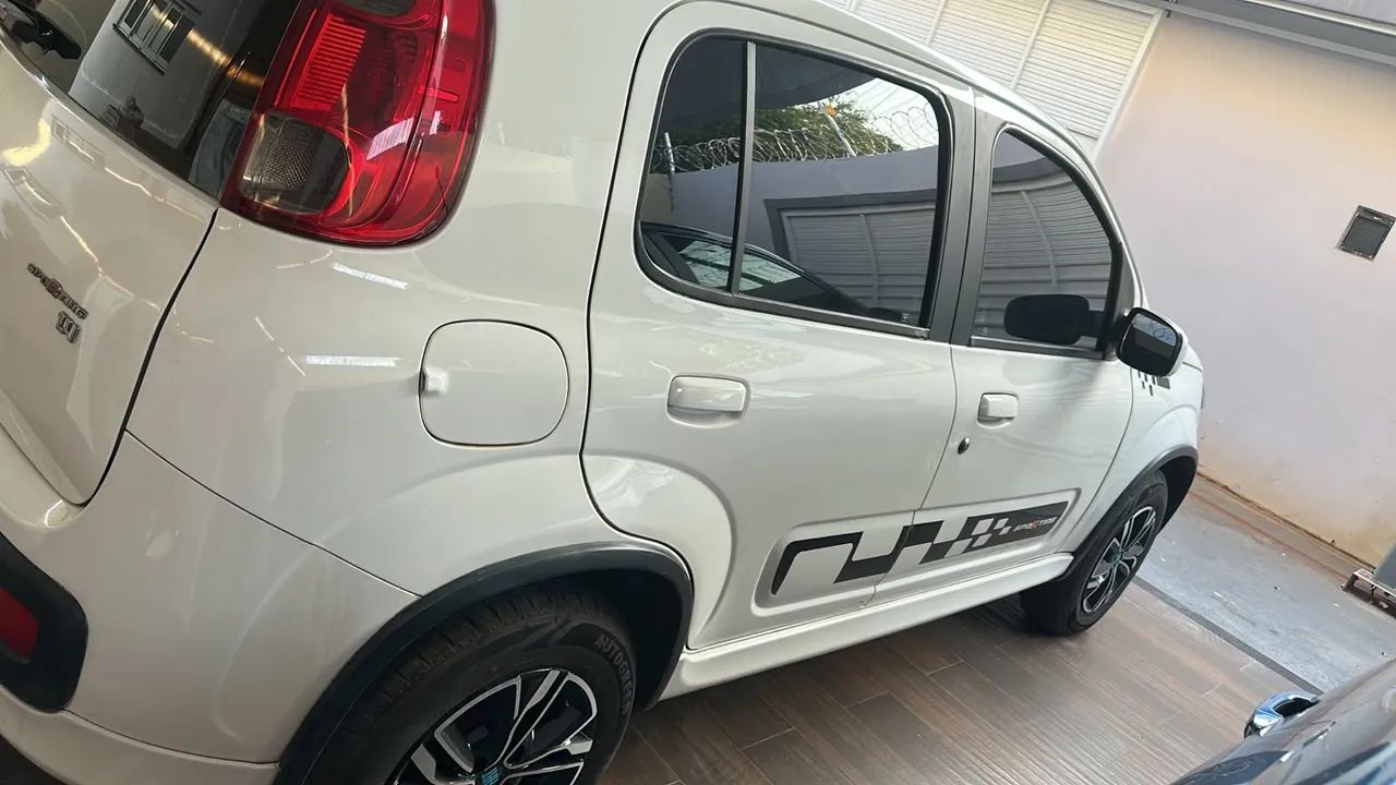 Fiat Uno Sporting 1.4 EVO Fire Flex 8V 4P 2013 - Foto 3