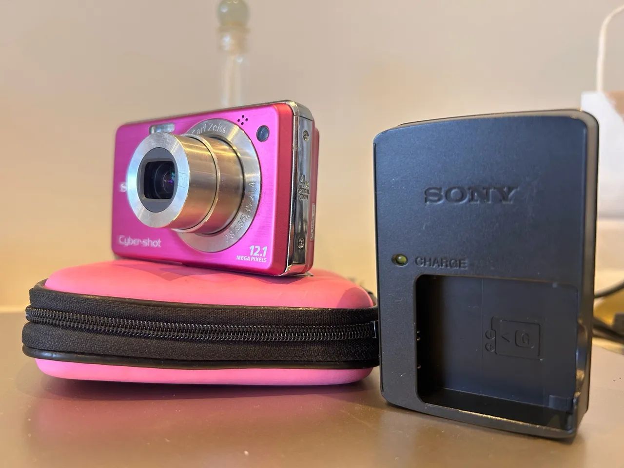 Camera  Sony Cyber-shot 