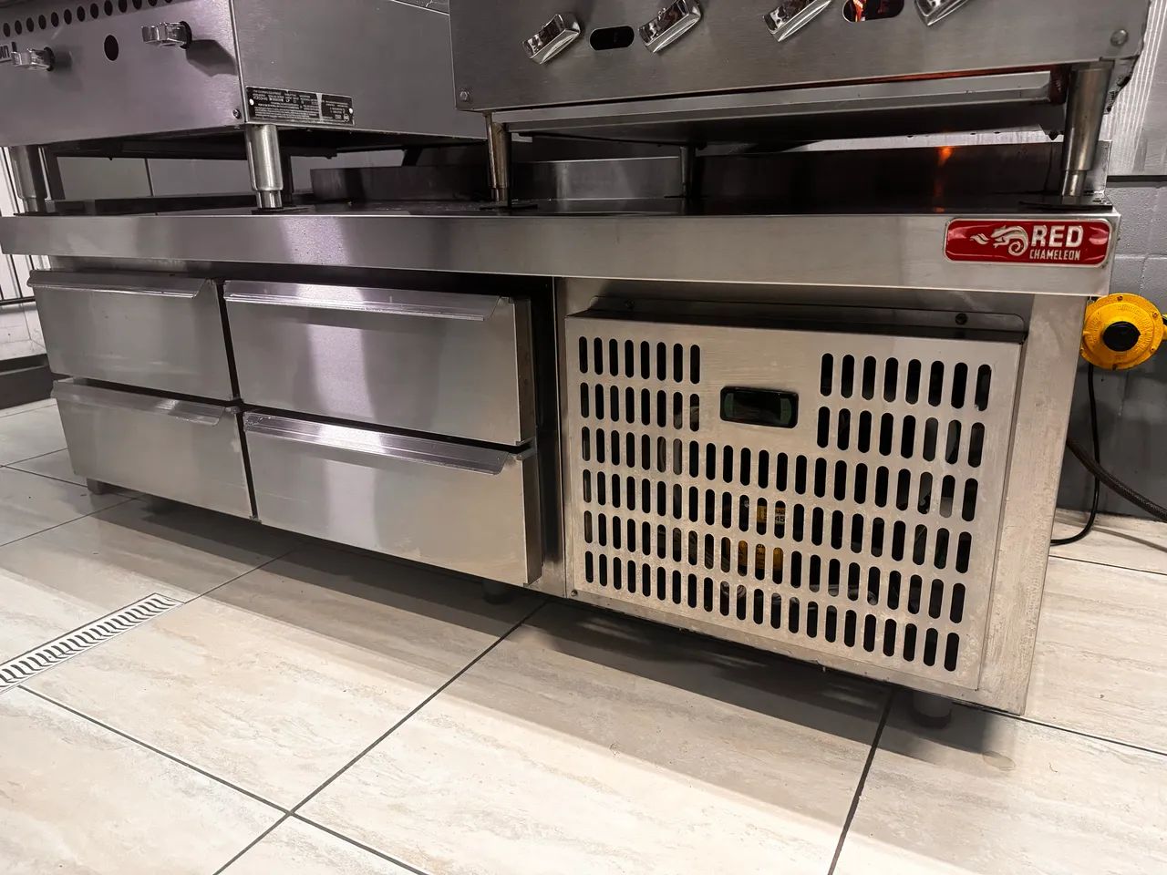 Balcão refrigerado Red Chamaleon - 4 Gavetas