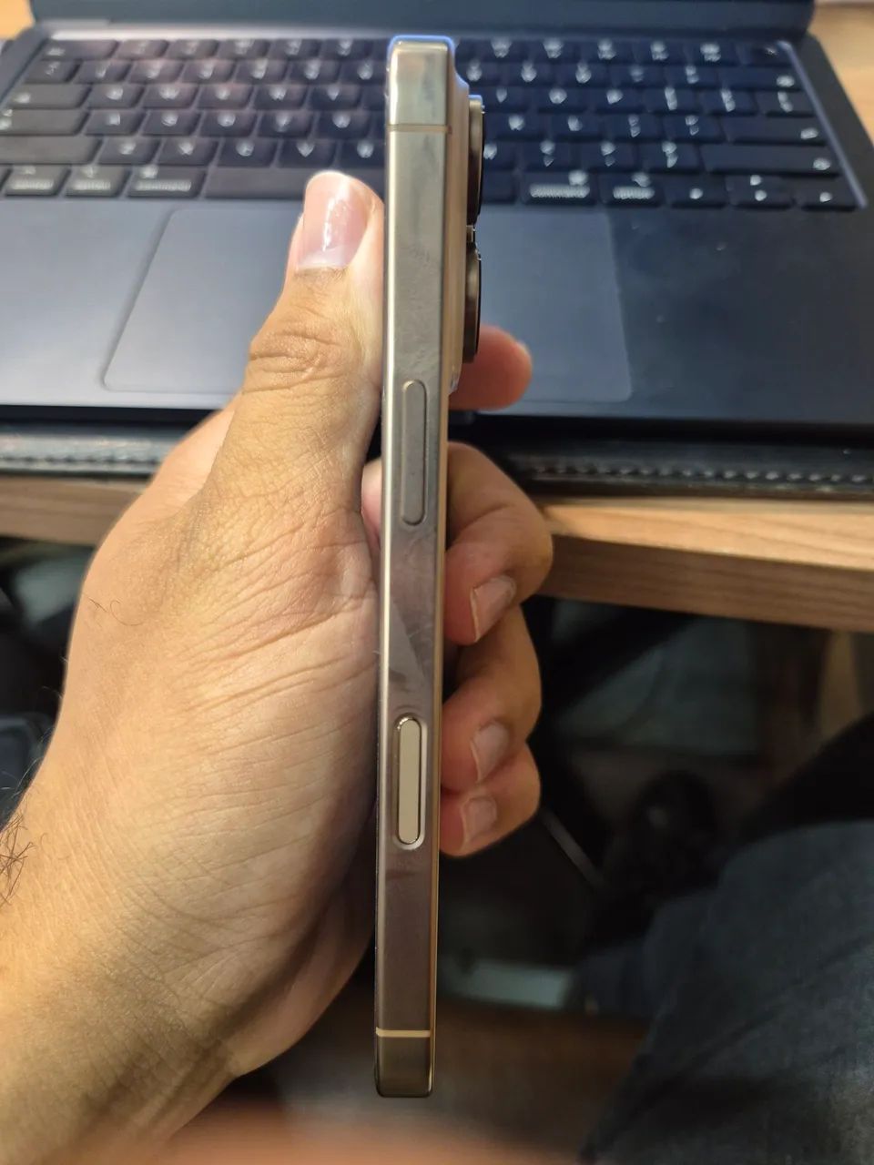 Iphone 16 pro  - Foto 2