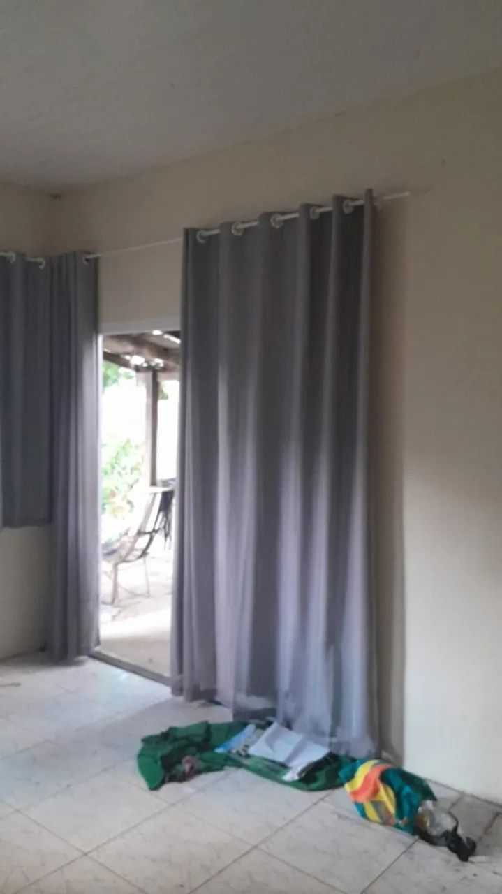 Cortinas com black-out e varão. R$100,00 cada - Foto 4