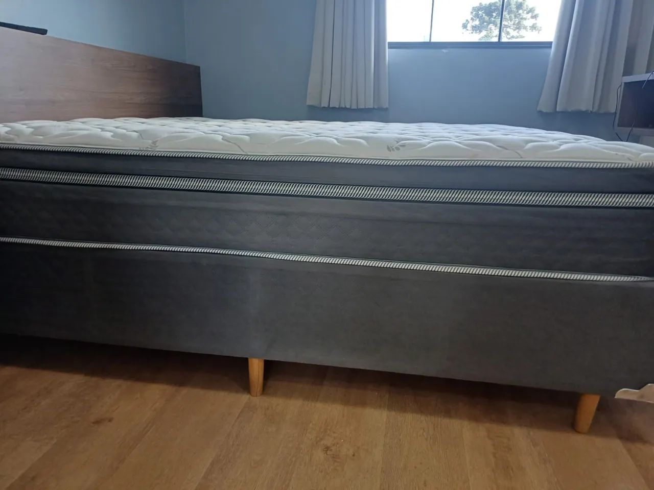 Cama queen com box 