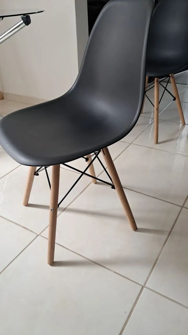 Cadeiras Eames preta