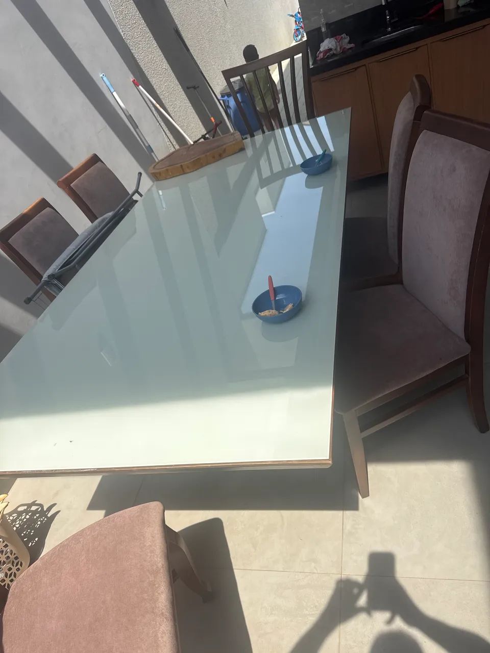 Mesa em MDF com 8 cadeiras em madeira maciça  - Foto 2