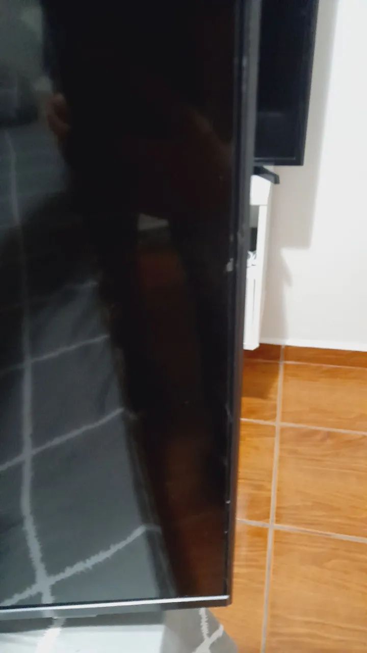 TV Samsung QN55QEF1AG QLED 4K de 55 polegadas tela queimada,6 meses de uso, retirar peças - Foto 5