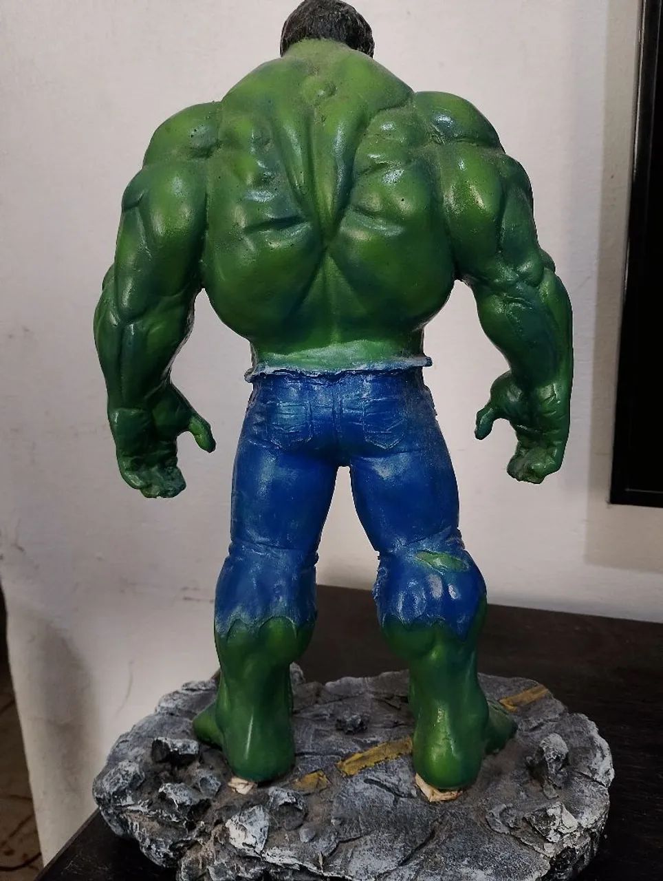 Hulk feito de resina faço Olx pay  - Foto 4