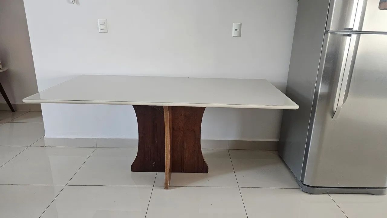 Mesa Off White com tampo de vidro