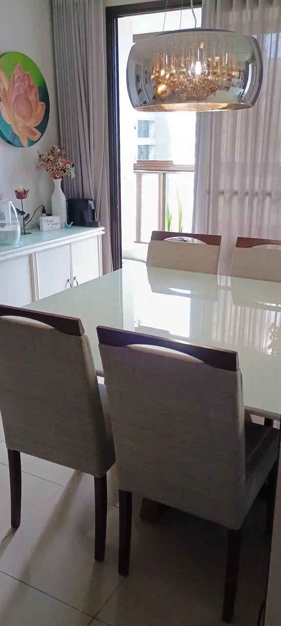 Mesa com 4 cadeiras 