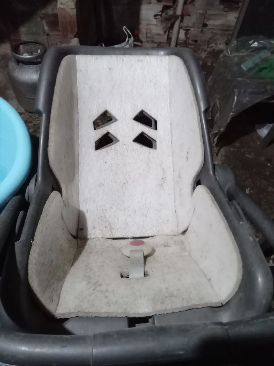 Bebê conforto vem com o forro rosa 