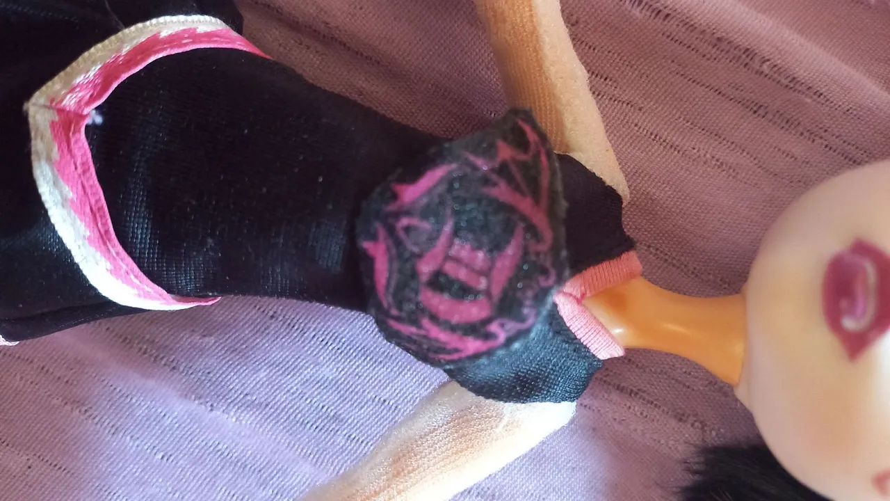 Vendo monster high draculaura  usada - Foto 4