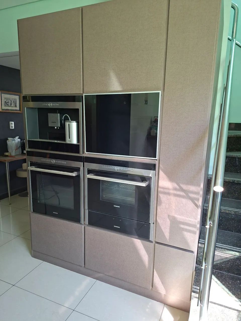 1 cafeteira . 1 forno. 1 forno a vapor 1 aquecedor de alimentos. Incluido armario grátis.  - Foto 4
