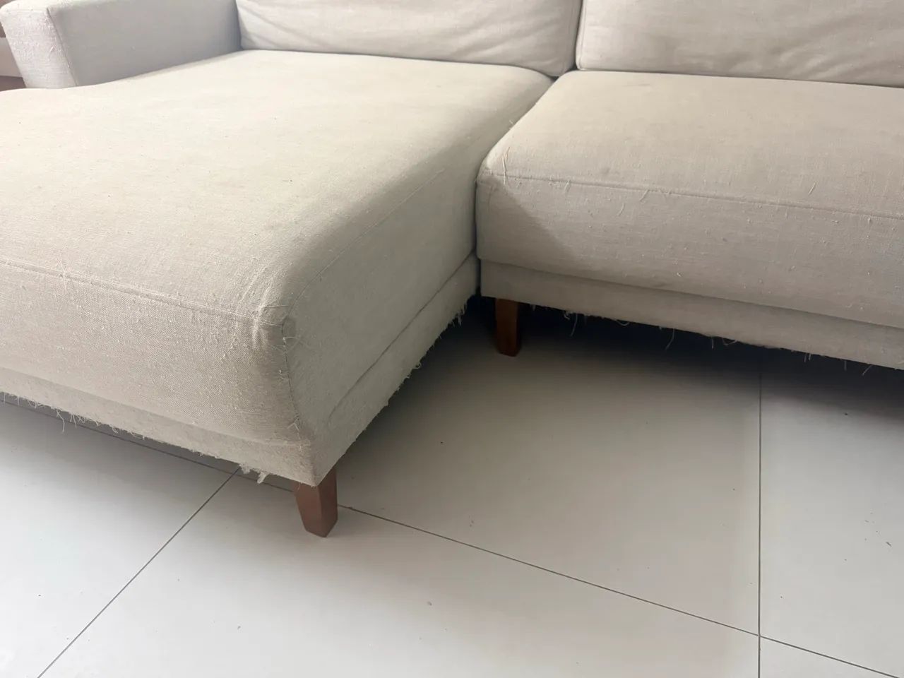Sofá com deck de madeira - Foto 5