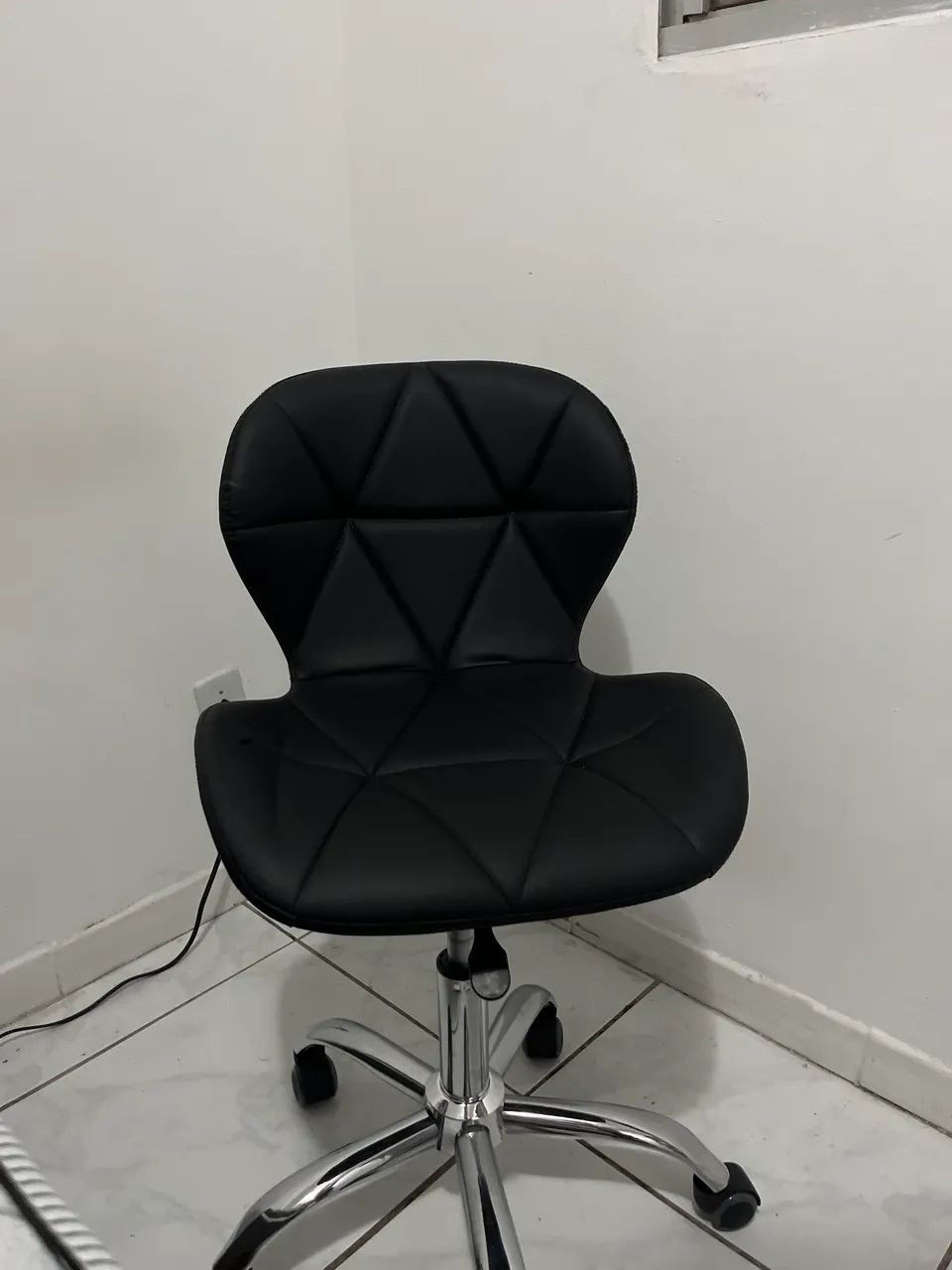 Cadeira Escritório Spin Regulagem De Altura E Base Giratória - Cor Preto - Foto 5