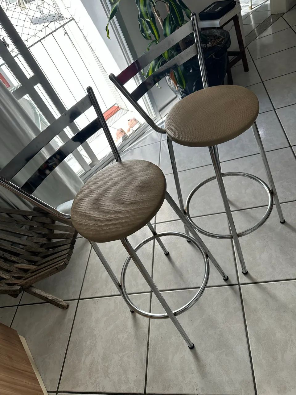 Duas banquetas preço bom 