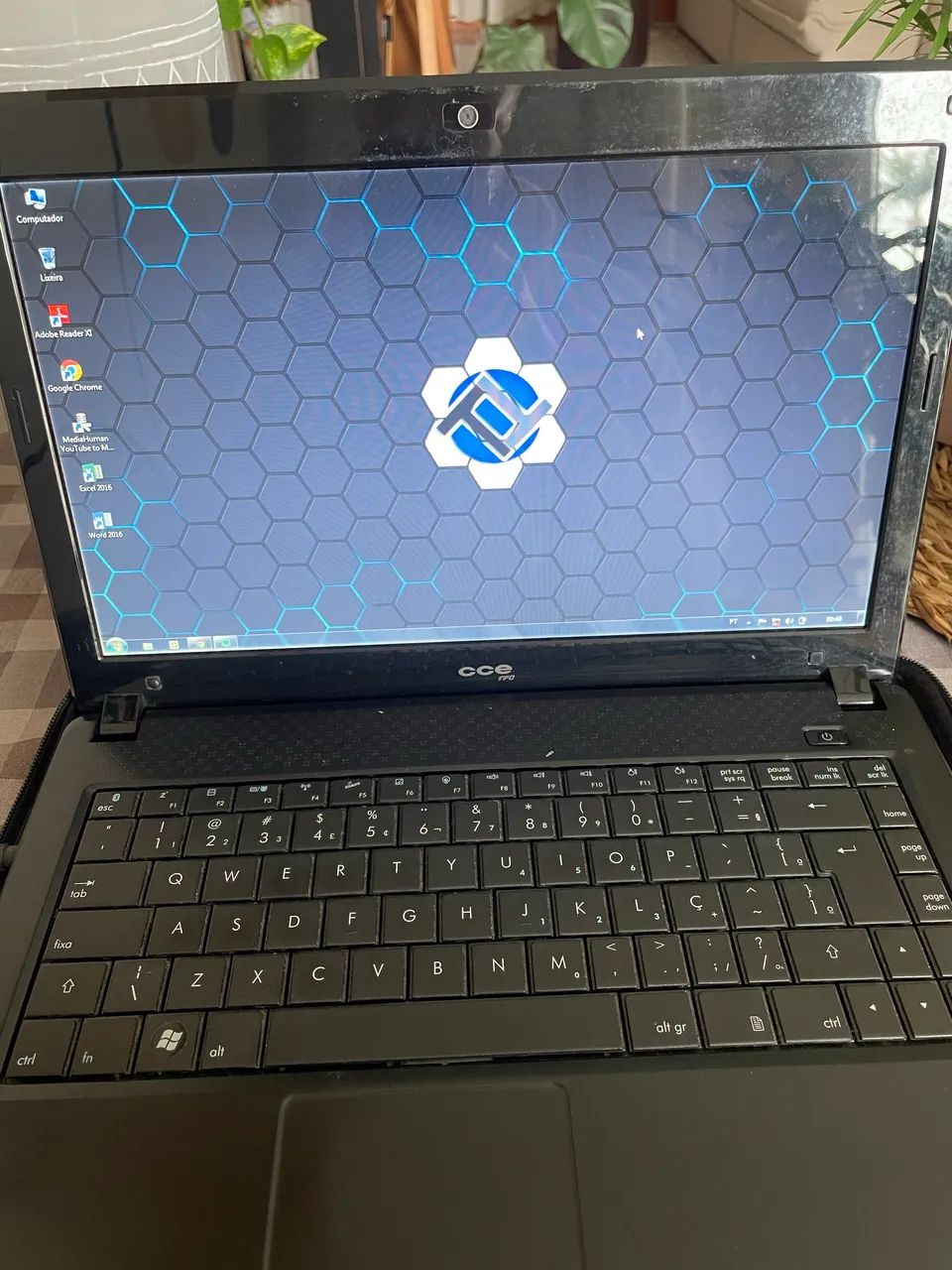 Notebook CCE Wind 14 polegadas Intel Pentium 2GB RAM Windows 7