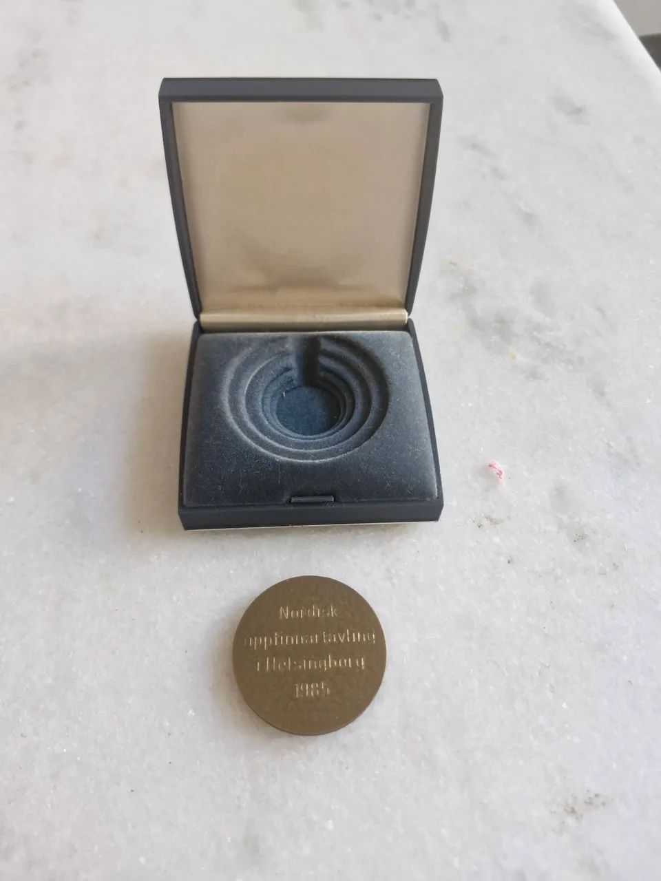 Medalha comemorativa de bronze de Helsingborg datada de 1985. - Foto 4