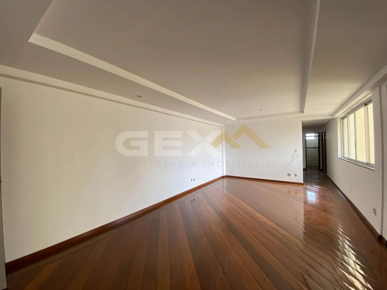 Apartamento à Venda com 03 Quartos no Centro de Divinópolis MG.