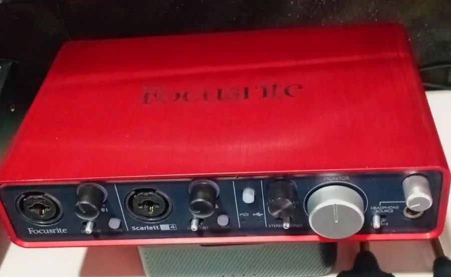 Interface de áudio Scarlet 2i2