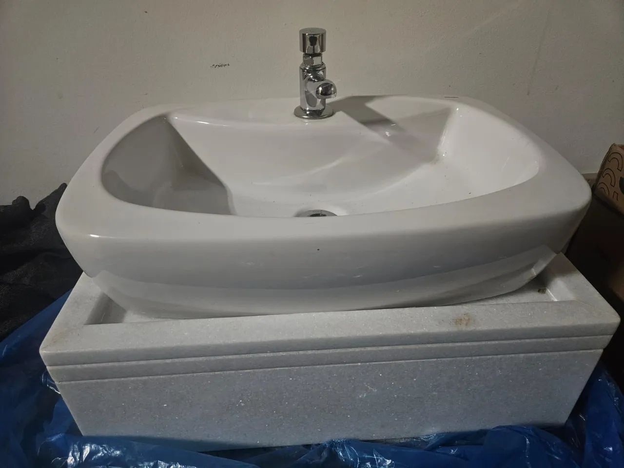 Vendo uma pia nova sem uso como base marmore 50cm ×045cm