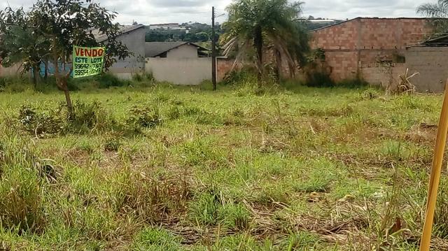 Vende se este lote