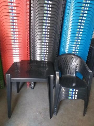 Conjunto de Mesa e Poltronas Plásticas, R$150,00. Até 6x No Cartão! - Foto 4
