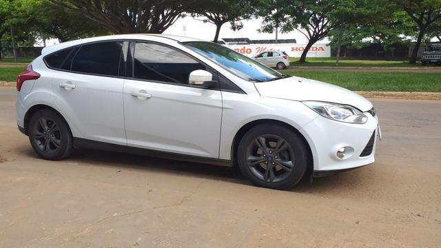 Vendo ou Troco Focus S 1.6 Hatch 2013/2014 Branco- Ji Paraná - Foto 2