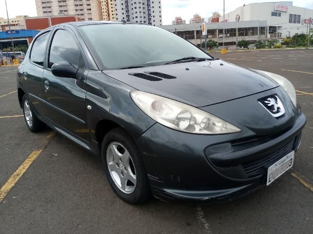 Peugeot 207 1.4 8v Flex 4 portas, Direção Hidraulica e Vidros Eletricos baixa Km - Foto 2